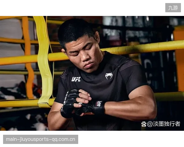 MMA瞬间精彩：抱摔后狂砸对手的震撼瞬间